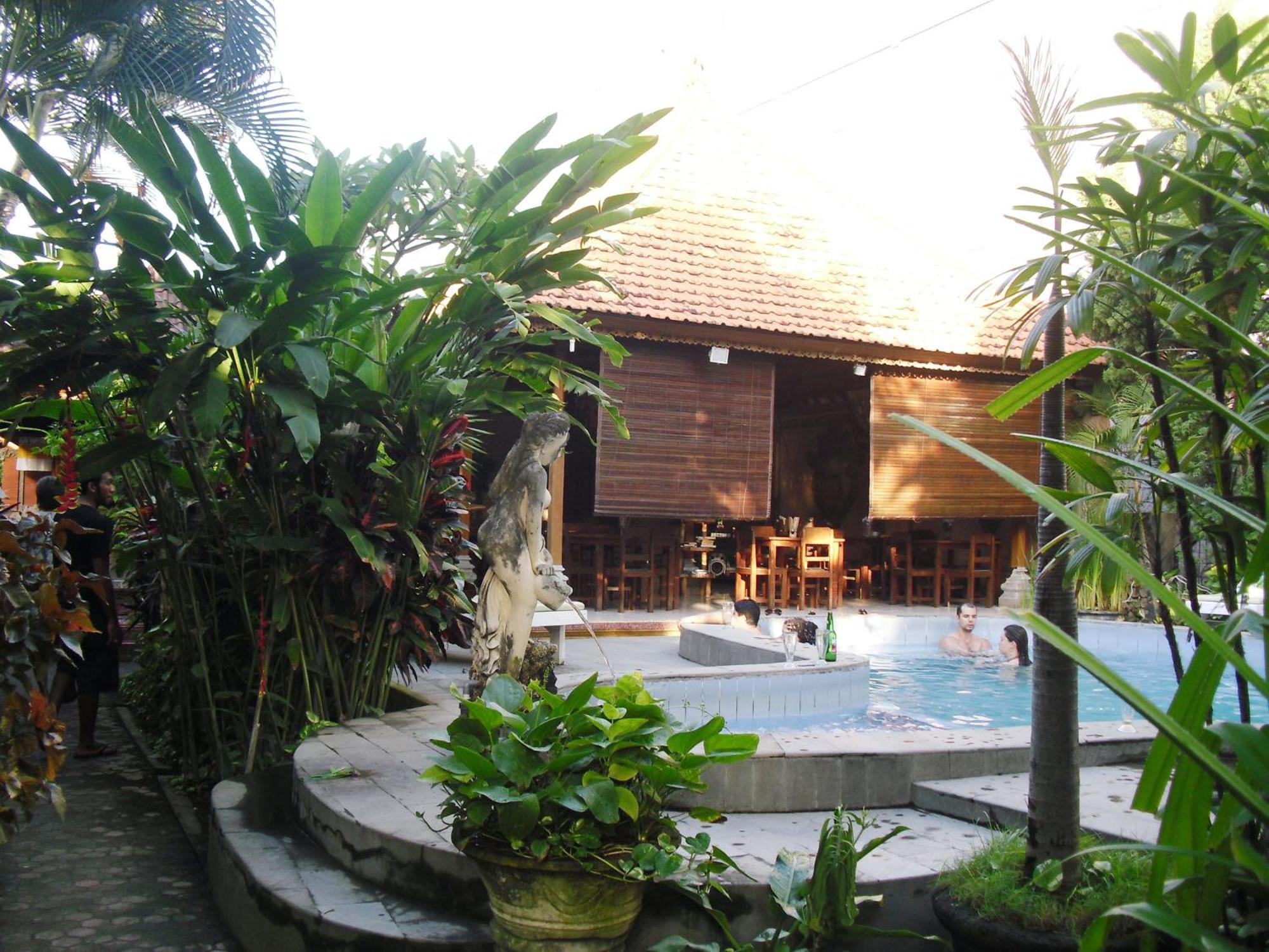 Adus Beach Inn Legian Dış mekan fotoğraf