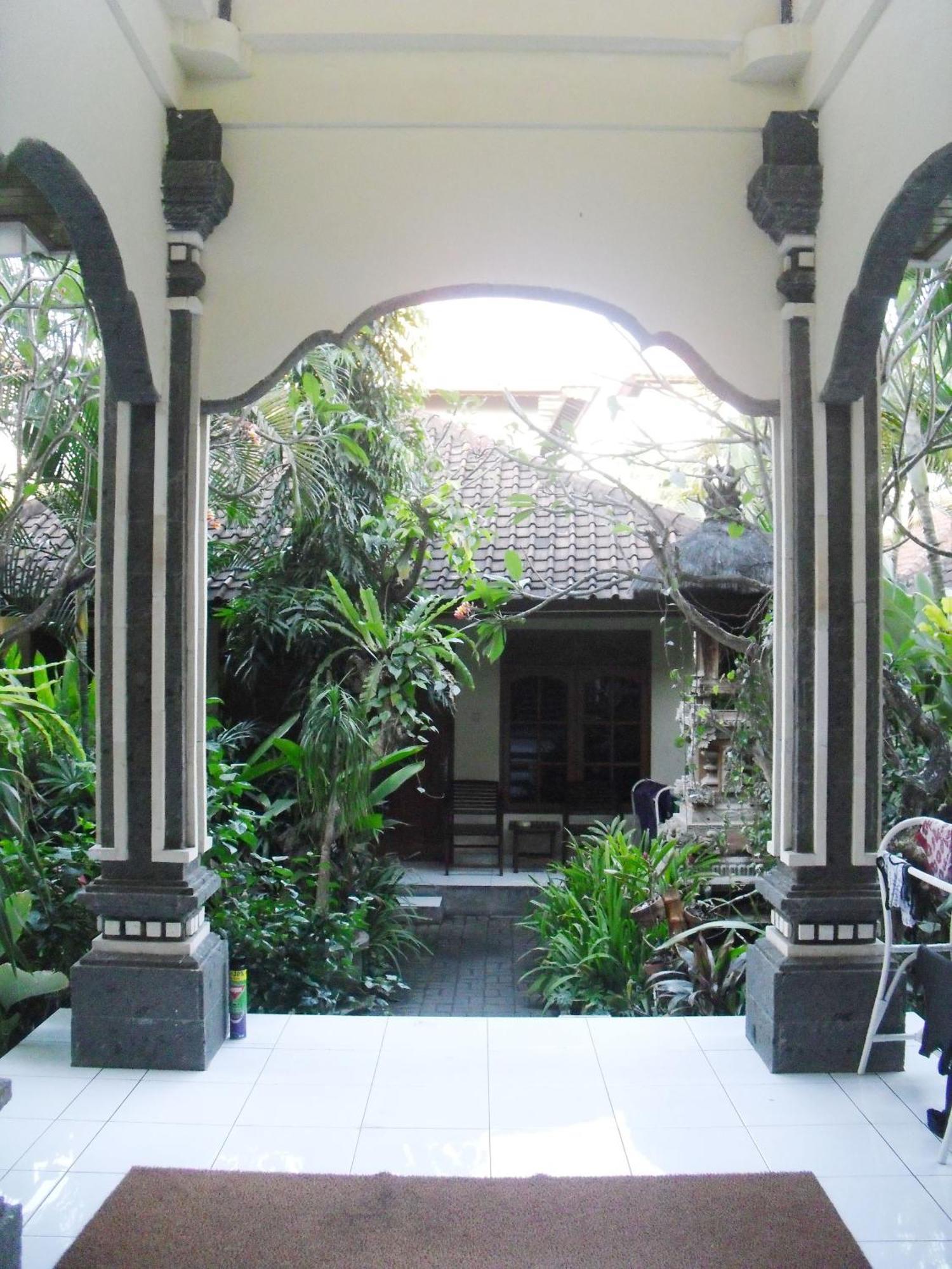 Adus Beach Inn Legian Dış mekan fotoğraf