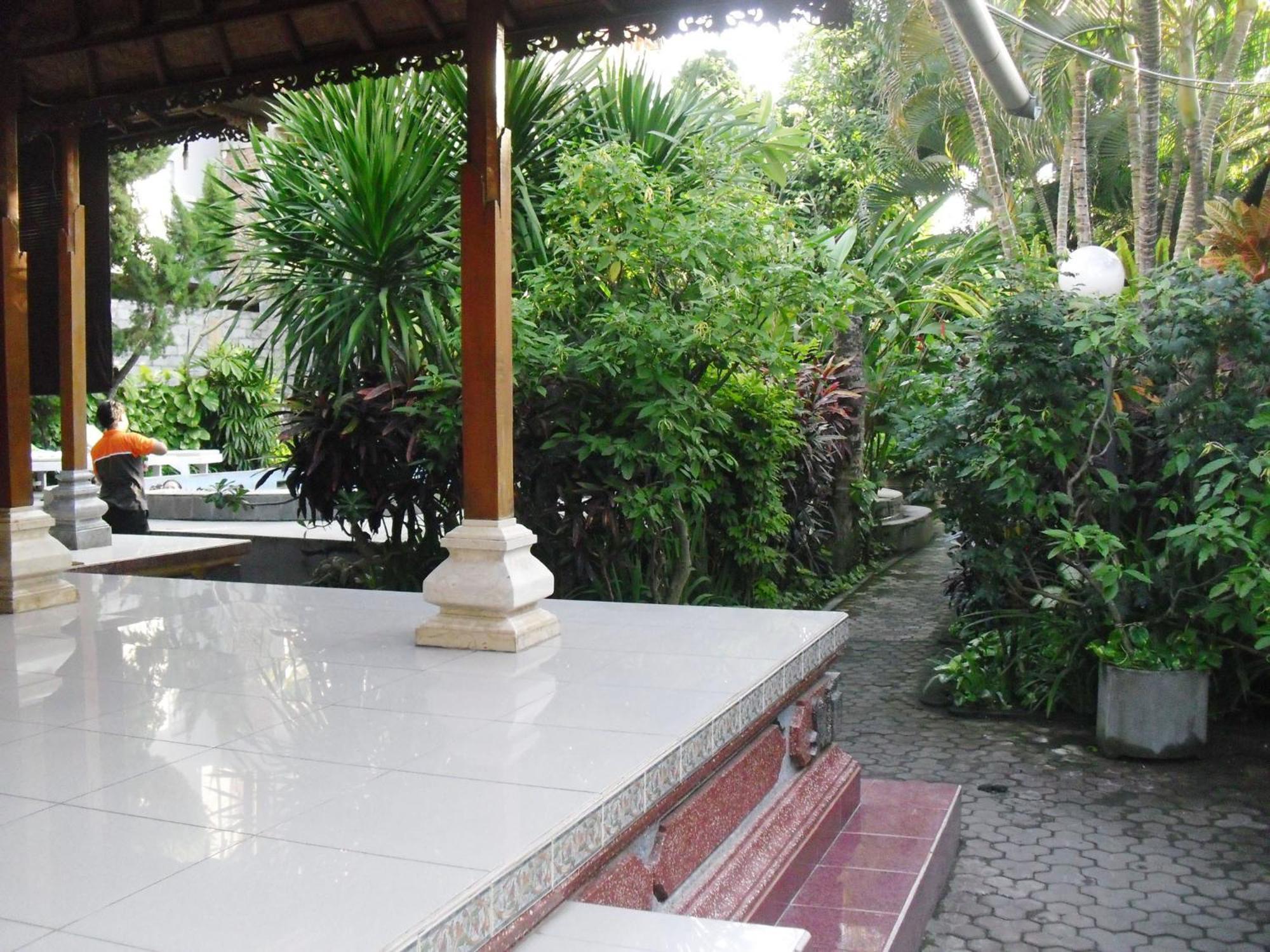 Adus Beach Inn Legian Dış mekan fotoğraf